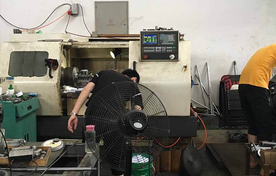 blow-moulding-machine-workshop